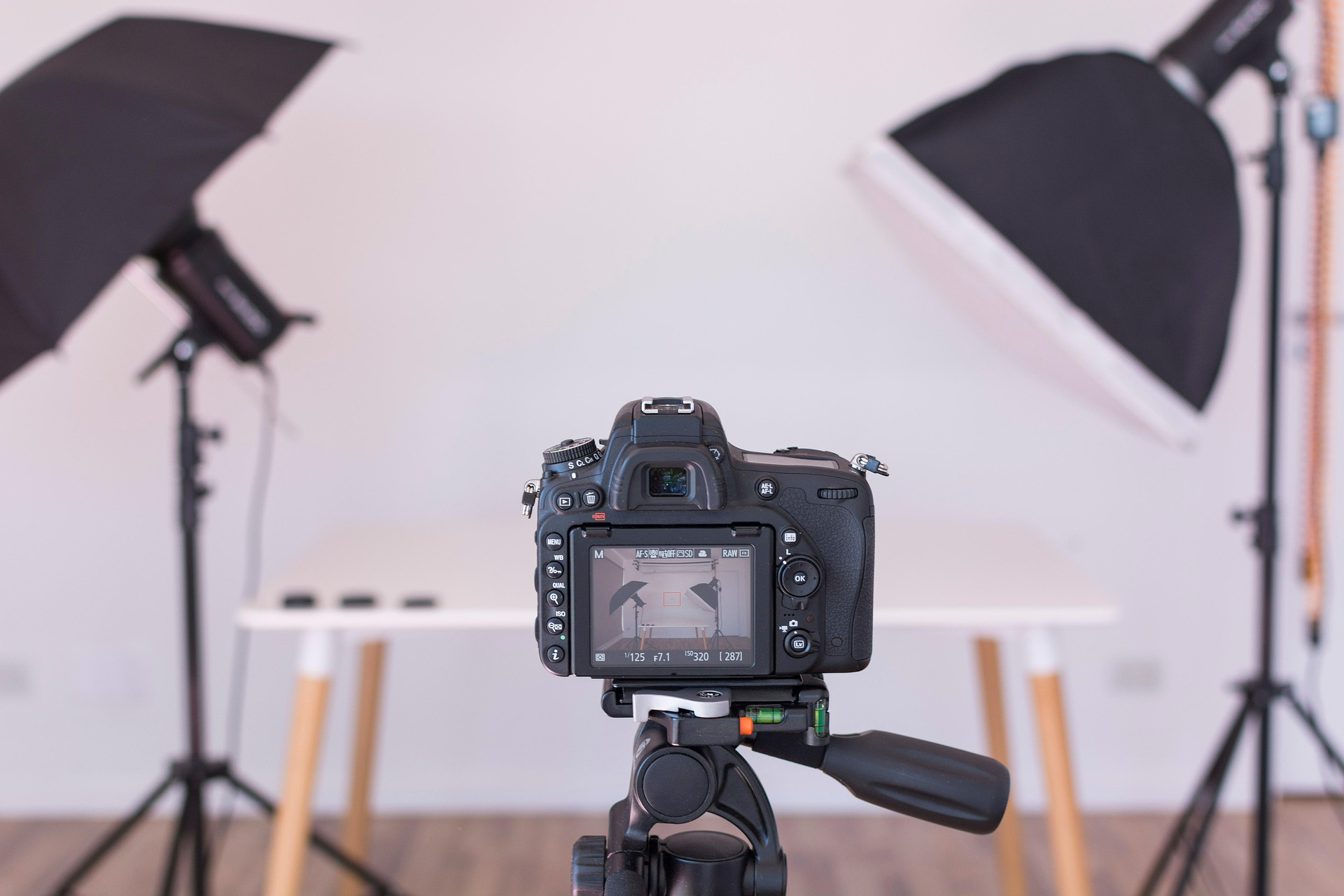 Ambiente studio e attrezzature per fotografia e video
